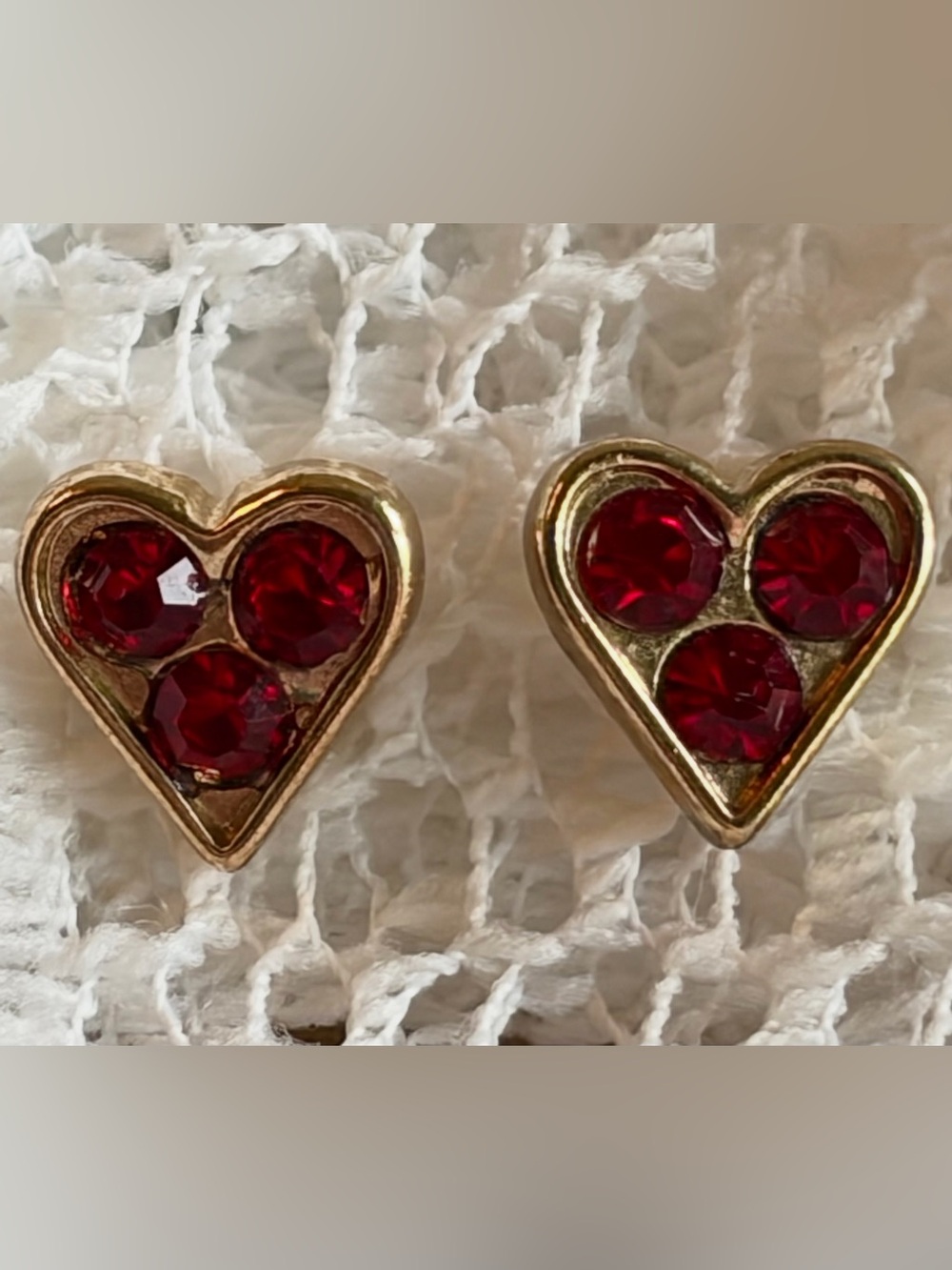 3/$30✨❤️Heart Shaped Pierced Stud Earrings Gold Tone Triple Ruby Red Rhinestones